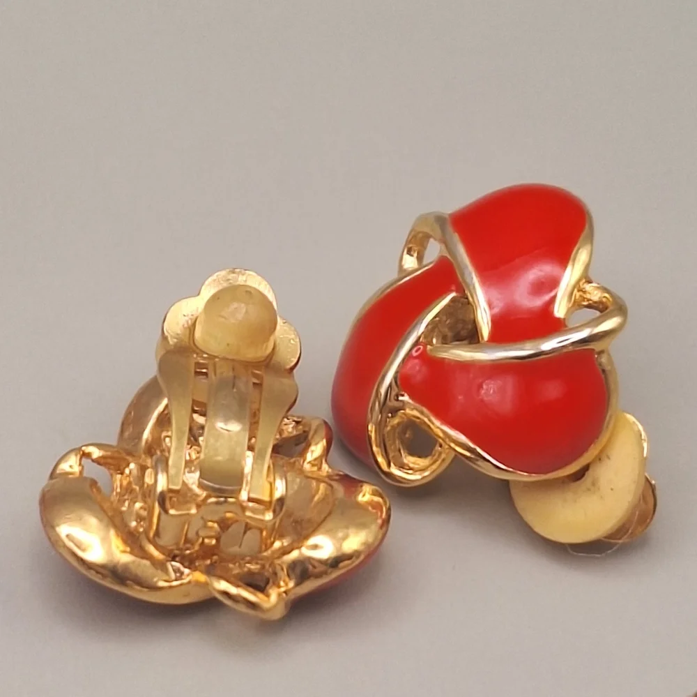 Vintage Clip-On & Screw-Back Earring Bundle – Sarah Coventry, Avon, LA Segal+ - Picture 7 of 16